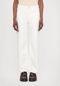 Джинсы бойфренда