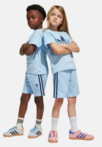 Шорты Шорты