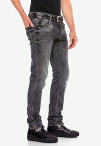 Узкие джинсы Узкие джинсы