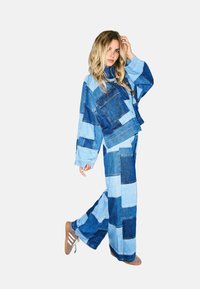 Прямые джинсы