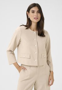 Блейзер с накладными карманами