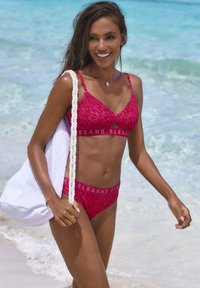 Бикини Бикини