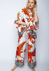 Широкие брюки Широкие брюки