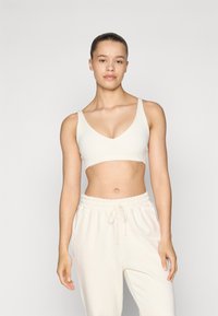 Бюстгальтер без косточек