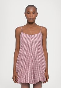 Короткое платье