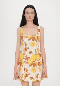 Короткое платье