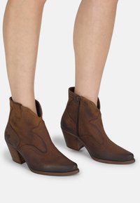 Широкие сапоги