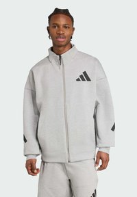 Спортивная кофта