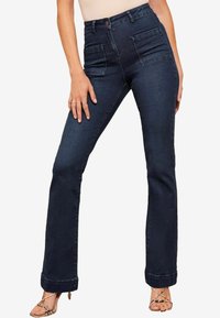 Клешеные джинсы