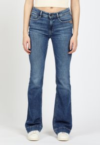 Клешеные брюки