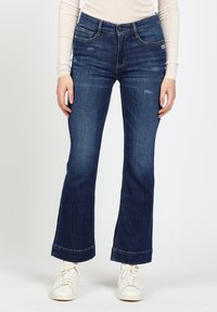 Клешеные брюки