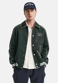 Куртка бомбер