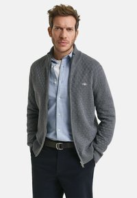 Вязаная кофта