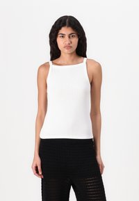 Топ на бретельках