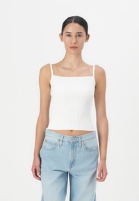 Топ на бретельках