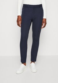 Узкие брюки