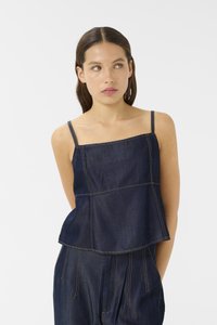 Топ на бретельках