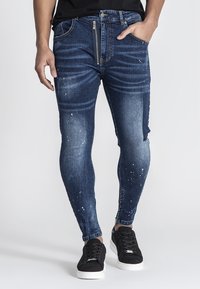 Узкие джинсы