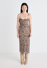 Платье футляр