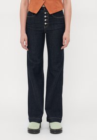 Клешеные джинсы Клешеные джинсы