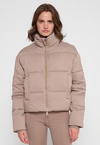 Спортивная куртка