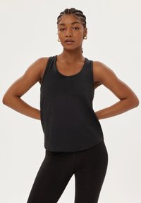 Спортивный топ