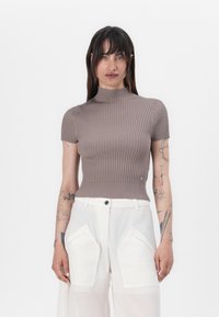 Пуловер с коротким рукавом