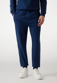 Спортивные штаны