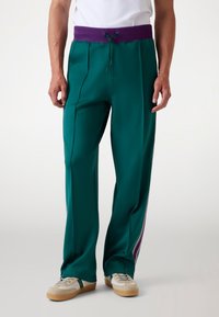 Спортивные штаны