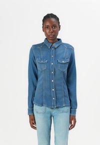 Джинсовая блузка