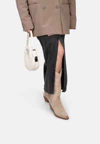 Ковбойские сапоги