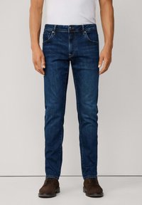 Узкие джинсы