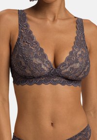 Бюстгальтер