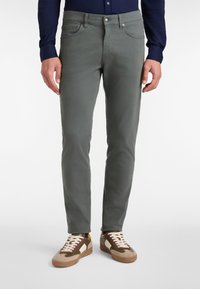 Узкие джинсы Узкие джинсы