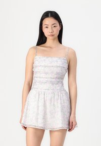 Короткое платье Короткое платье