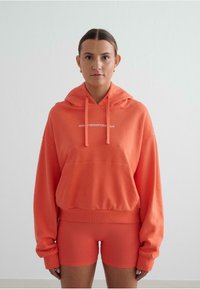 Спортивная толстовка