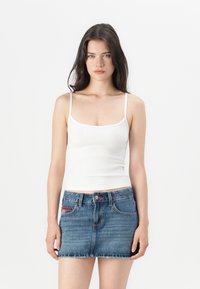 Топ на бретельках Топ на бретельках