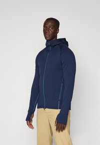 Спортивная кофта Спортивная кофта