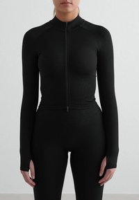 Спортивная куртка