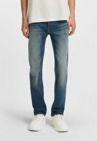 Прямые джинсы