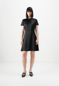 Короткое платье