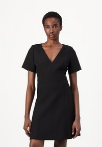 Короткое платье