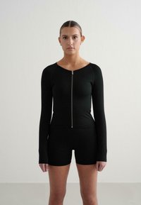 Спортивная куртка