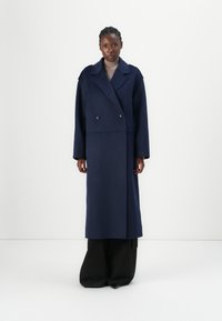 Шерстяное пальто