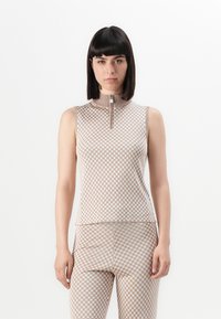 Жилет Жилет