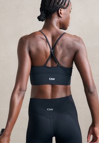 Спортивный бюстгальтер