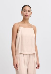 Топ на бретельках