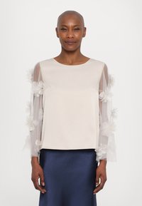 Атласная блузка