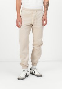 Спортивные штаны