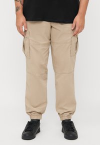 Брюки с накладными карманами